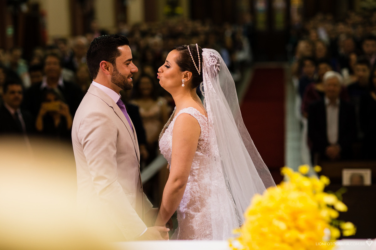 a noiva fez biquinho para o beijo!