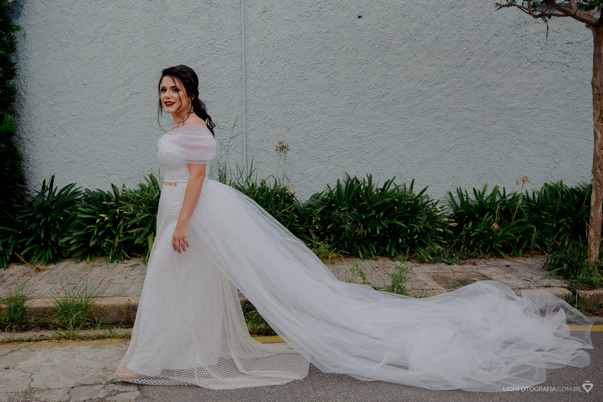 noiva fazendo maquiagem para o seu casamento no campo em mairinque são roque fotógrafo de casamento lion