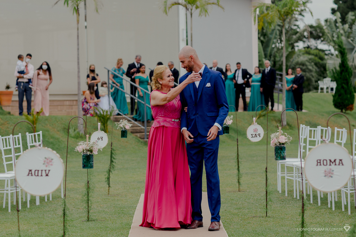 mae do noivo noiva casamento no campo em mairinque são roque fotógrafo de casamento lion