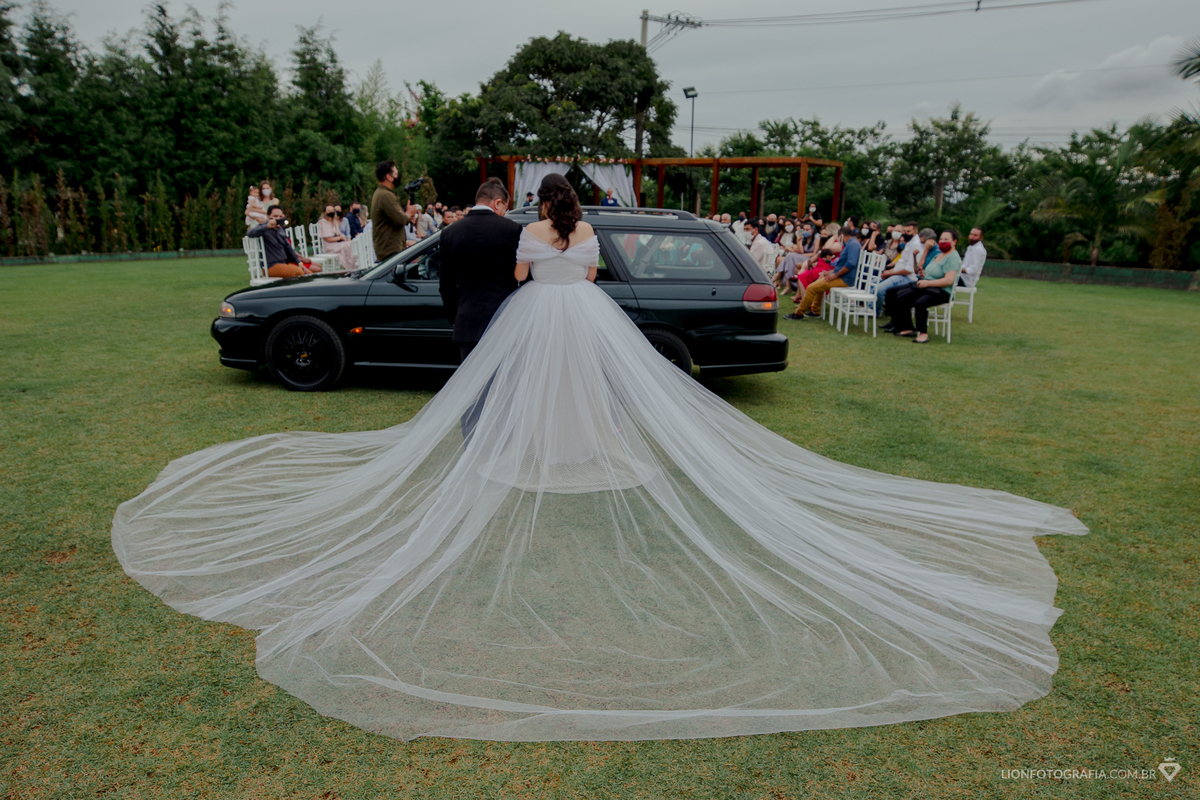 vestido da noiva casamento no campo em mairinque são roque fotógrafo de casamento lion