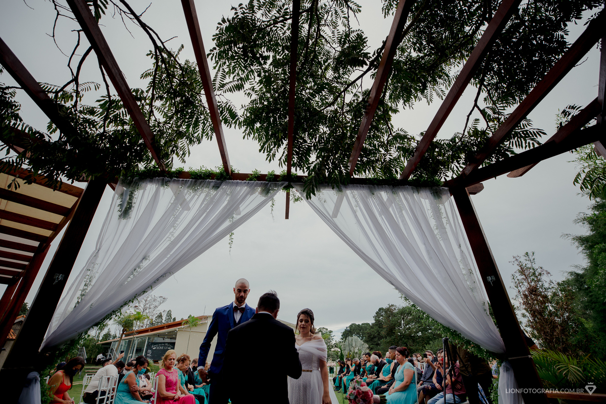 cerimonia ao ar livre no campo