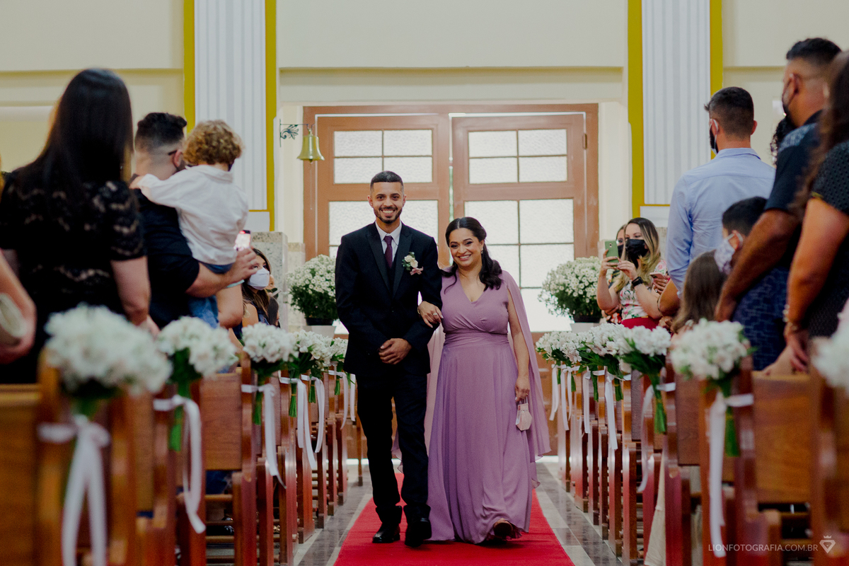 entrada do noivo na igreja