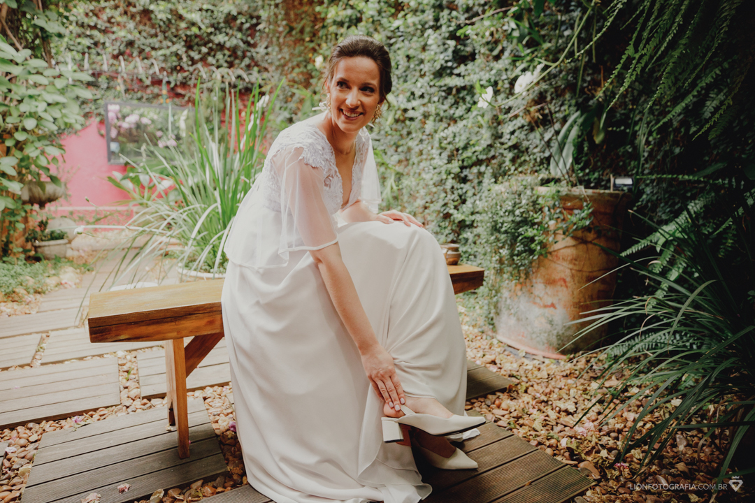 noiva no seu makingof retrato da noiva -makingof da noiva em tatui casamento noiva penteado maquiagem salão de beleza em tatui