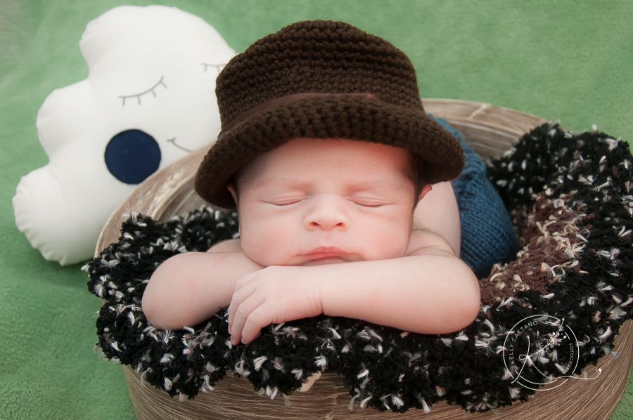 newborn de chapeu