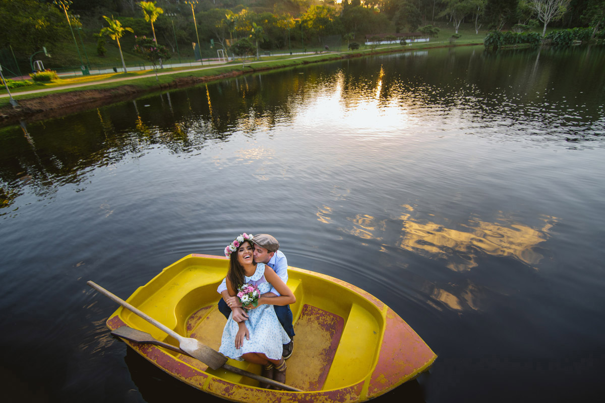 esession-ensaiodenamoro-precasamento-savethedate-barquinho-ensaioromantico-noiva-bride-marcosemarifotografias-casamento-lapisdenoiva-pordosol-ensaiovintage