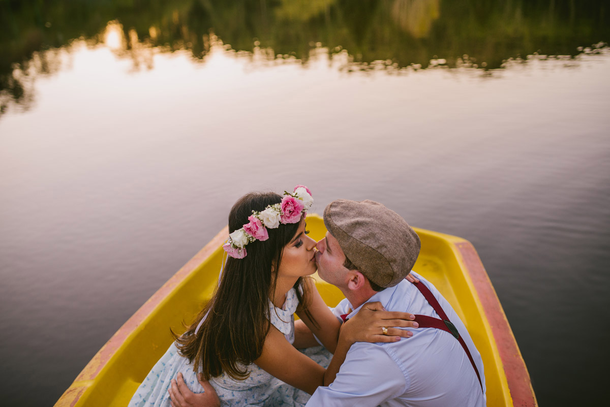 esession-ensaiodenamoro-precasamento-savethedate-barquinho-ensaioromantico-noiva-bride-marcosemarifotografias-casamento-lapisdenoiva-pordosol-ensaiovintage