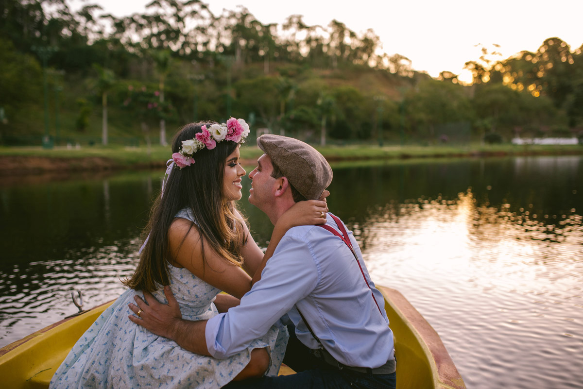 esession-ensaiodenamoro-precasamento-savethedate-barquinho-ensaioromantico-noiva-bride-marcosemarifotografias-casamento-lapisdenoiva-pordosol-ensaiovintage