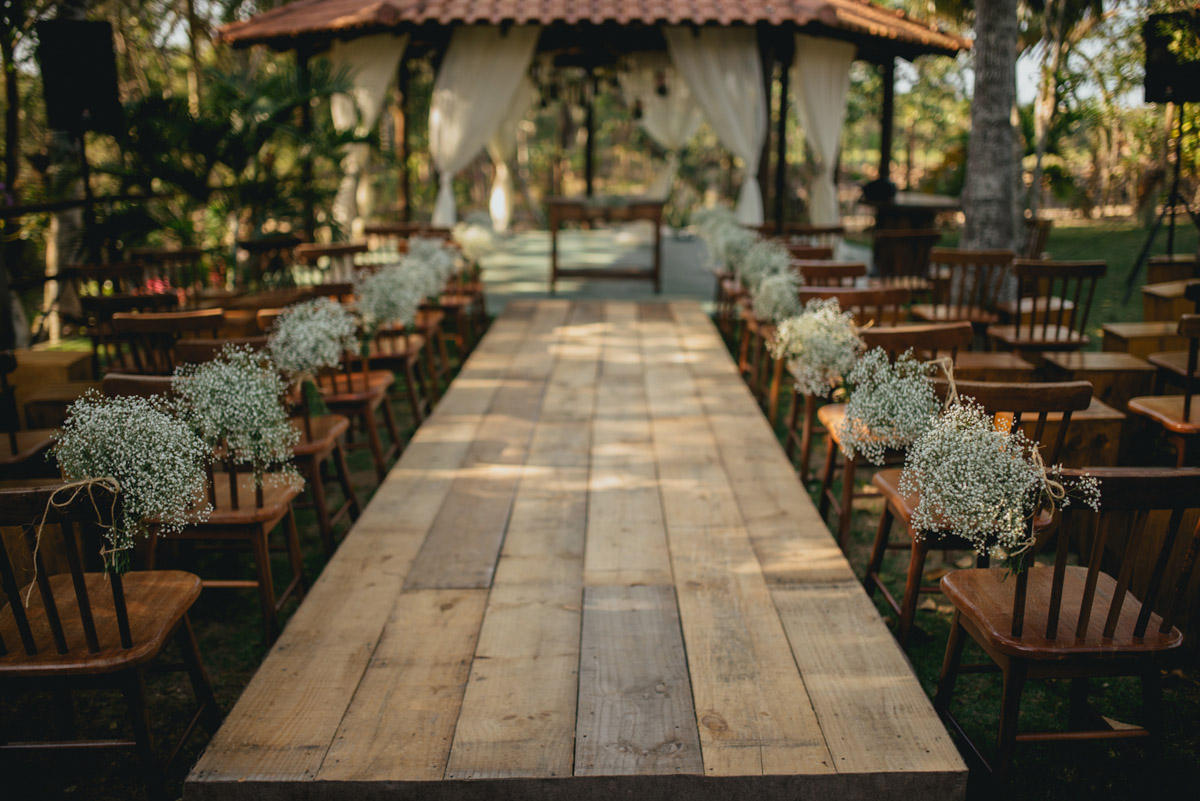 casamento-decoração-casamentoaoarlivre-casamentonocampo-sitiononalu-casamentoromantico-pordosol-noiva-bride-wedding-marcosemarifotografias