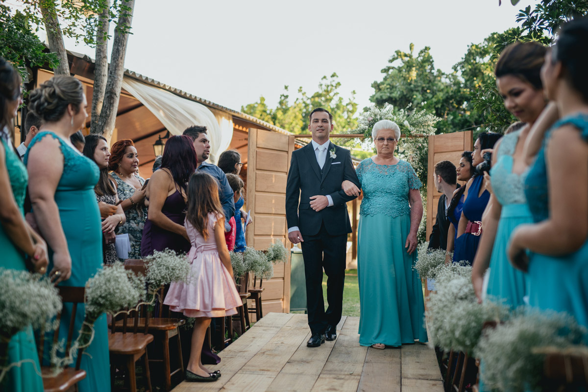 casamento-decoração-casamentoaoarlivre-casamentonocampo-sitiononalu-casamentoromantico-pordosol-noiva-bride-wedding-marcosemarifotografias