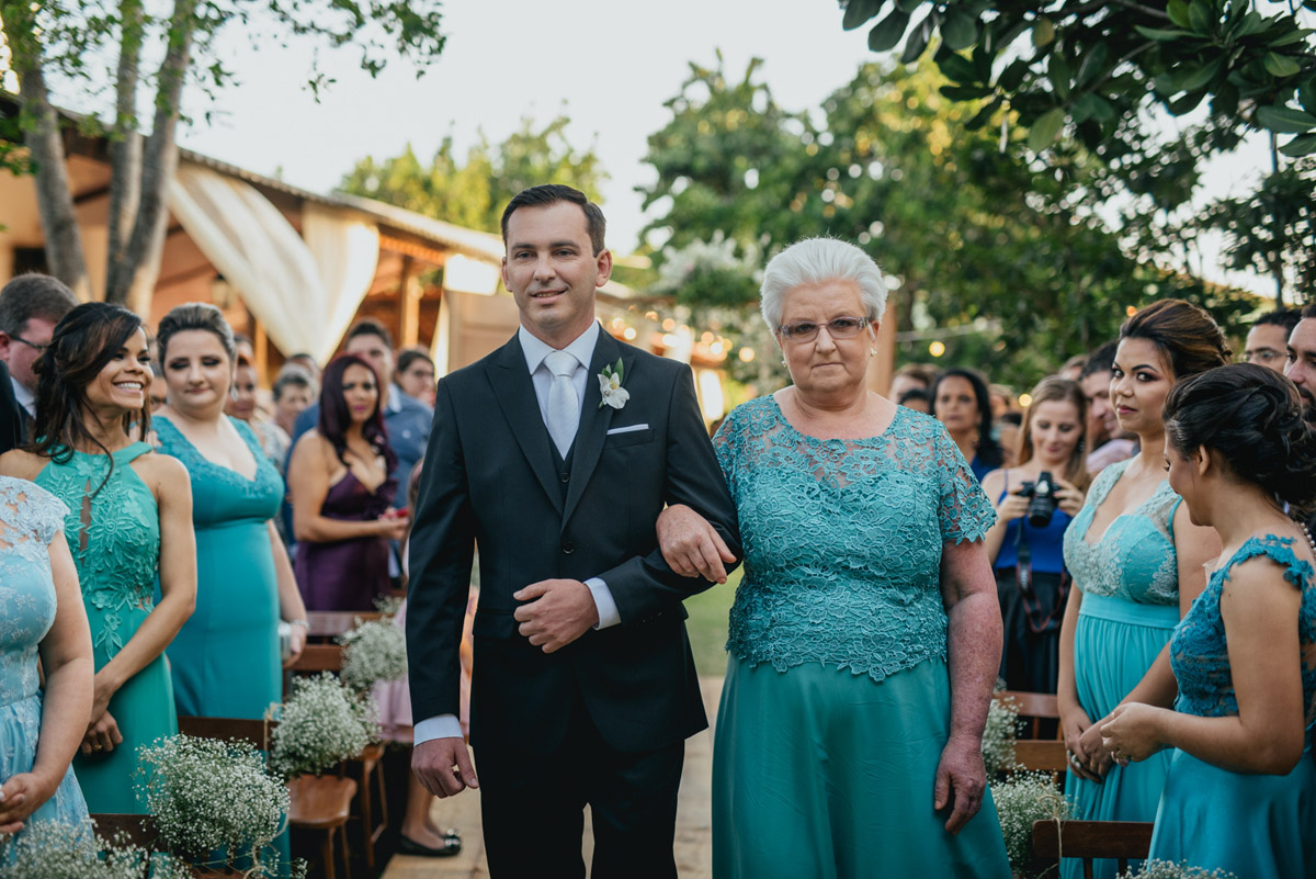 casamento-decoração-casamentoaoarlivre-casamentonocampo-sitiononalu-casamentoromantico-pordosol-noiva-bride-wedding-marcosemarifotografias