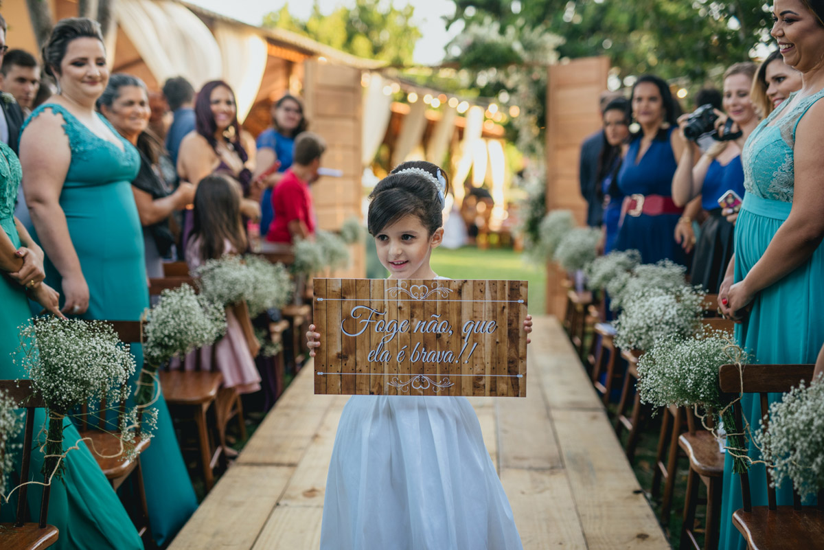 casamento-decoração-casamentoaoarlivre-casamentonocampo-sitiononalu-casamentoromantico-pordosol-noiva-bride-wedding-marcosemarifotografias