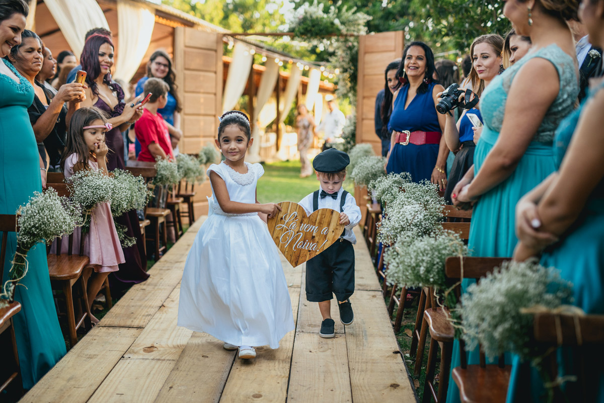 casamento-decoração-casamentoaoarlivre-casamentonocampo-sitiononalu-casamentoromantico-pordosol-noiva-bride-wedding-marcosemarifotografias