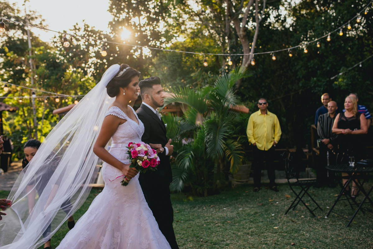 casamento-decoração-casamentoaoarlivre-casamentonocampo-sitiononalu-casamentoromantico-pordosol-noiva-bride-wedding-marcosemarifotografias