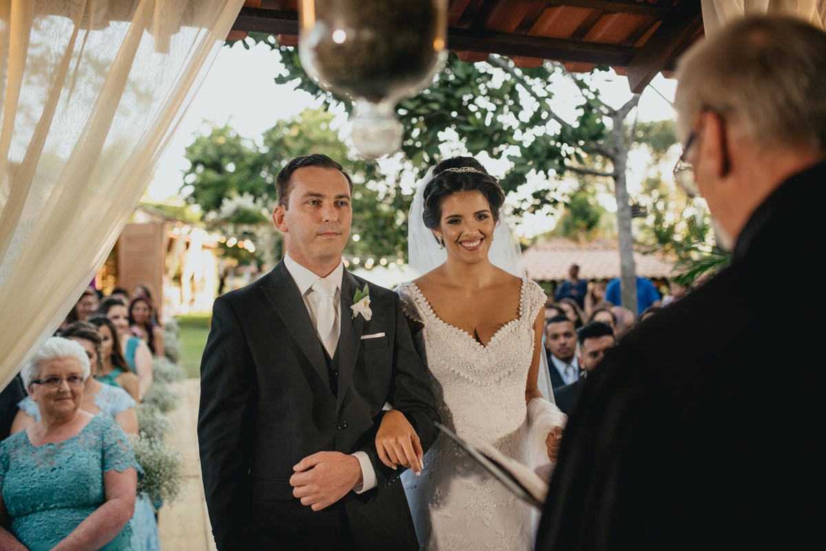 casamento-decoração-casamentoaoarlivre-casamentonocampo-sitiononalu-casamentoromantico-pordosol-noiva-bride-wedding-marcosemarifotografias