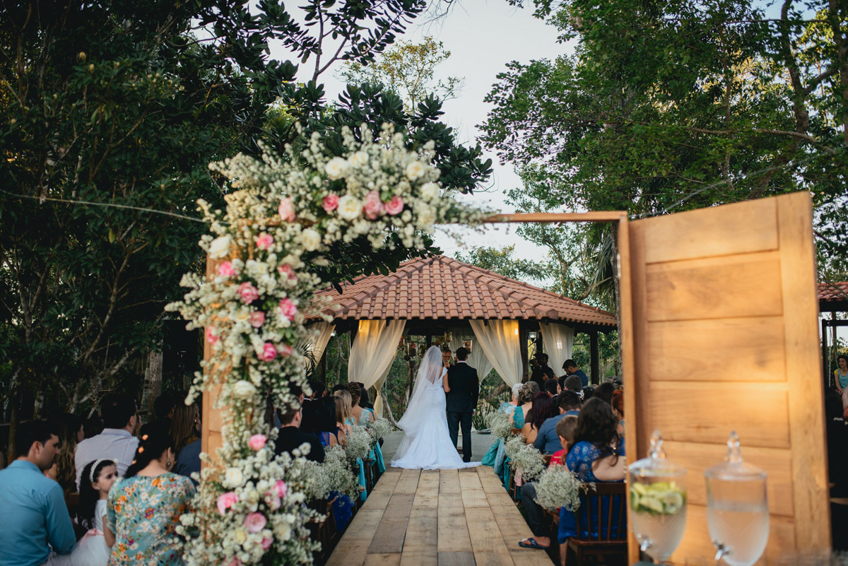 casamento-decoração-casamentoaoarlivre-casamentonocampo-sitiononalu-casamentoromantico-pordosol-noiva-bride-wedding-marcosemarifotografias
