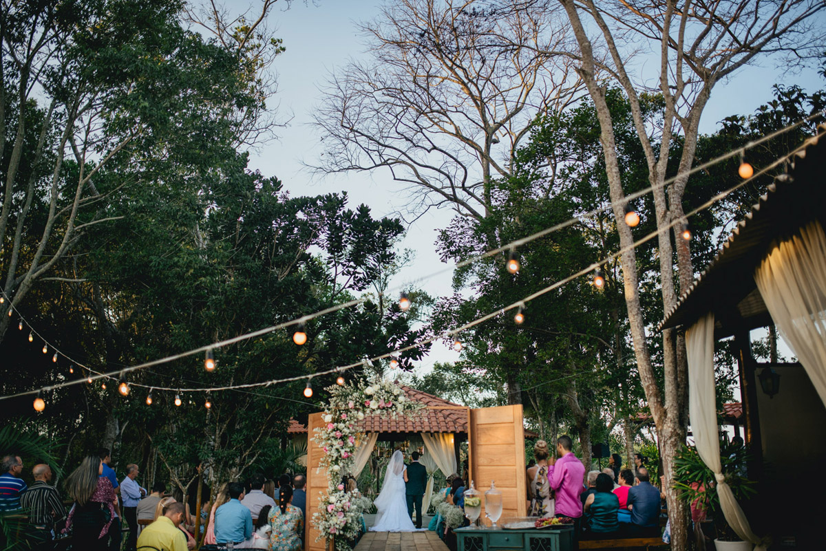 casamento-decoração-casamentoaoarlivre-casamentonocampo-sitiononalu-casamentoromantico-pordosol-noiva-bride-wedding-marcosemarifotografias
