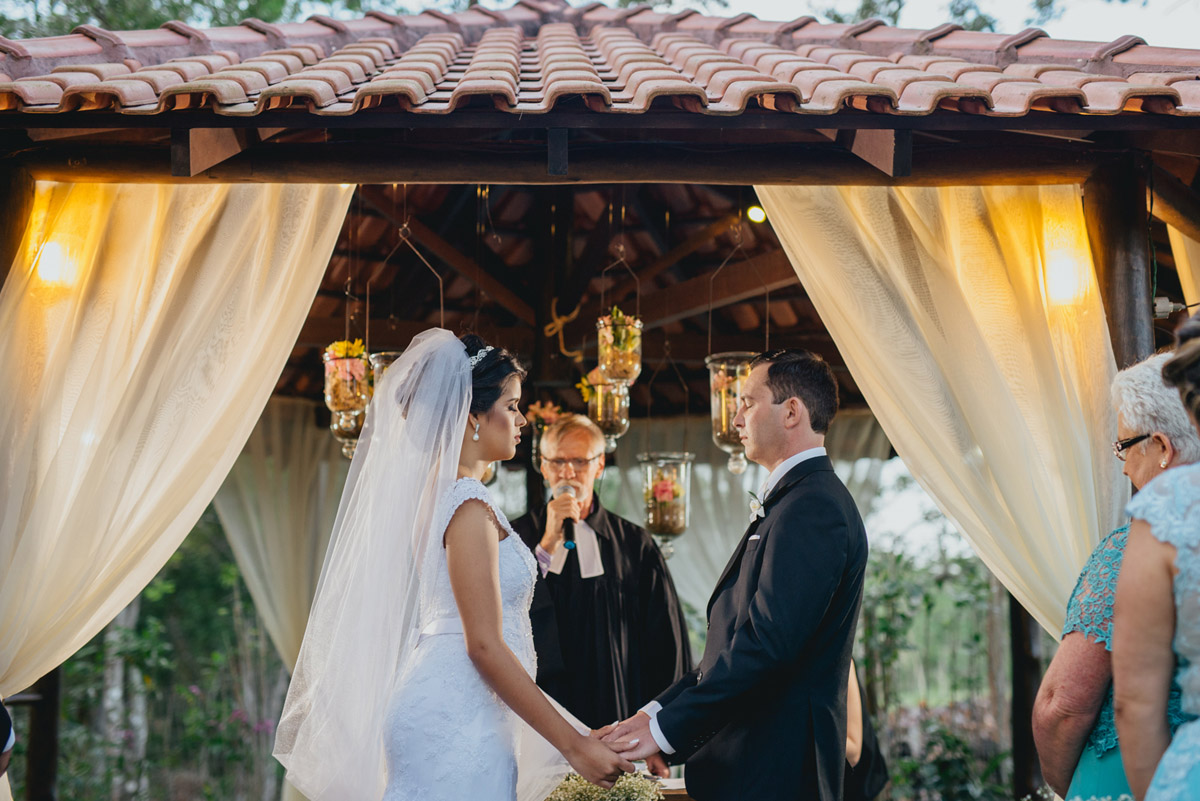 casamento-decoração-casamentoaoarlivre-casamentonocampo-sitiononalu-casamentoromantico-pordosol-noiva-bride-wedding-marcosemarifotografias