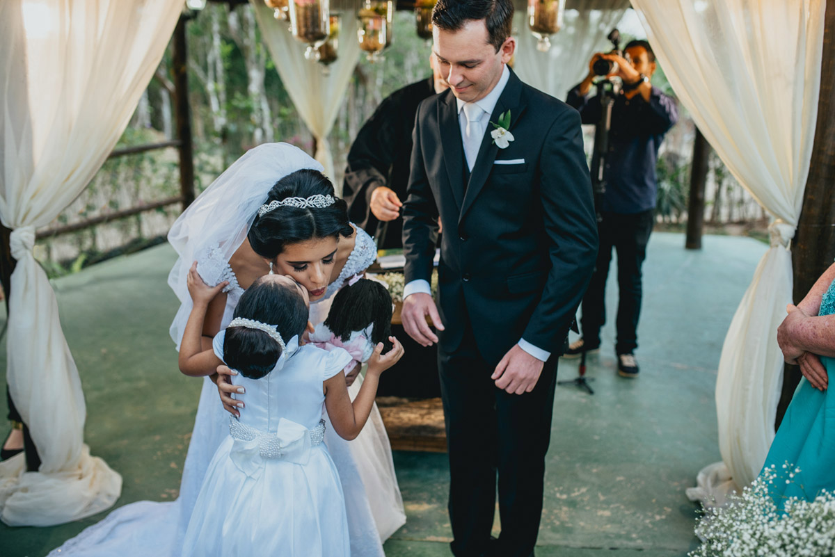 casamento-decoração-casamentoaoarlivre-casamentonocampo-sitiononalu-casamentoromantico-pordosol-noiva-bride-wedding-marcosemarifotografias