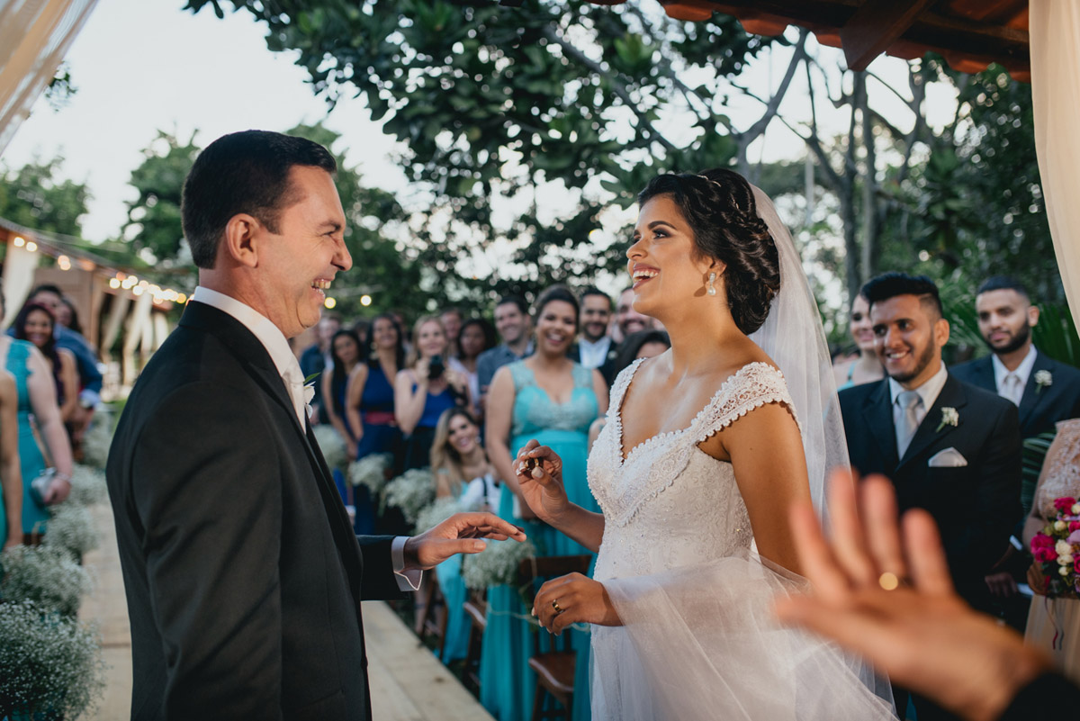 casamento-decoração-casamentoaoarlivre-casamentonocampo-sitiononalu-casamentoromantico-pordosol-noiva-bride-wedding-marcosemarifotografias