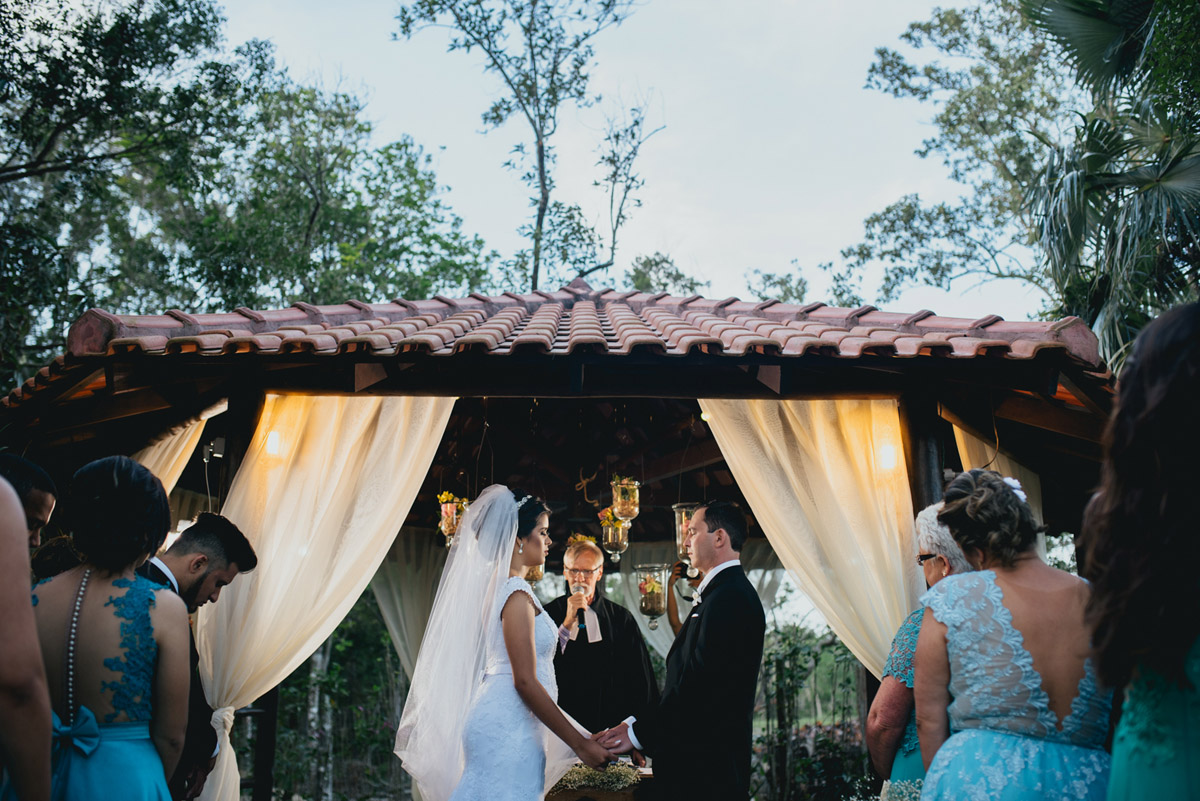 casamento-decoração-casamentoaoarlivre-casamentonocampo-sitiononalu-casamentoromantico-pordosol-noiva-bride-wedding-marcosemarifotografias