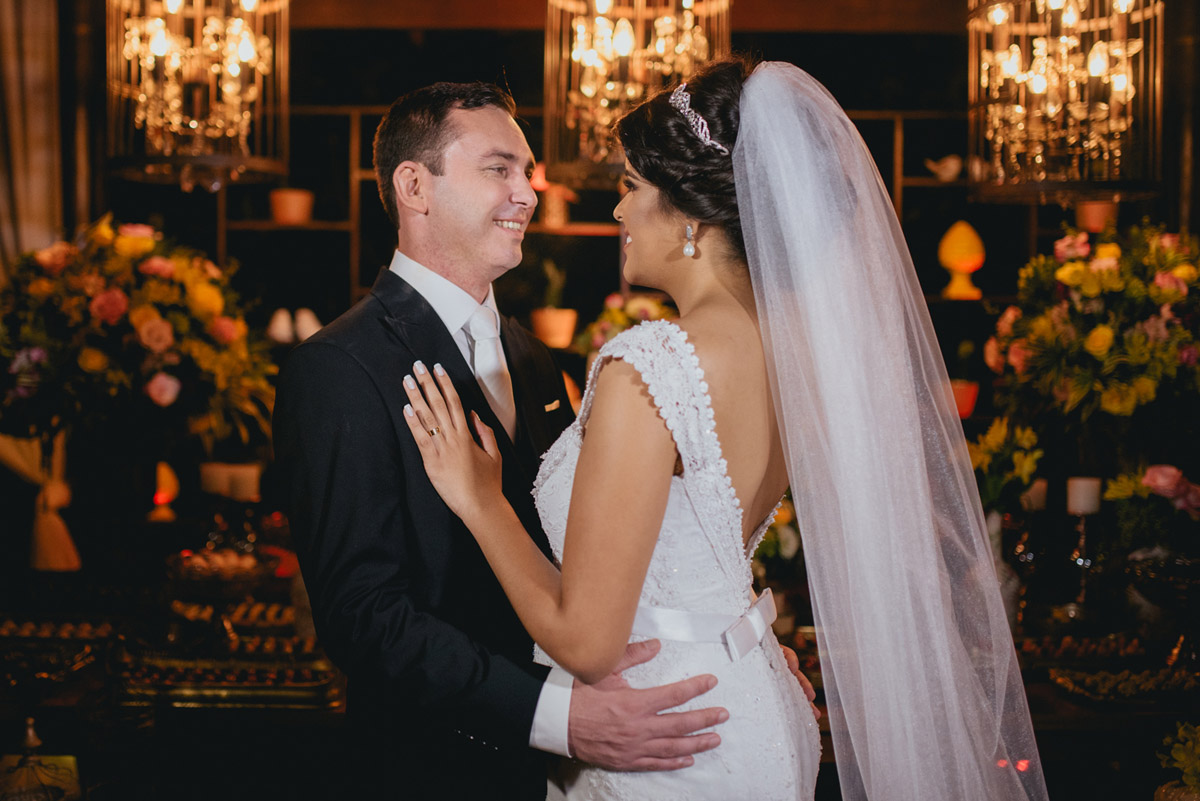 casamento-decoração-casamentoaoarlivre-casamentonocampo-sitiononalu-casamentoromantico-pordosol-noiva-bride-wedding-marcosemarifotografias