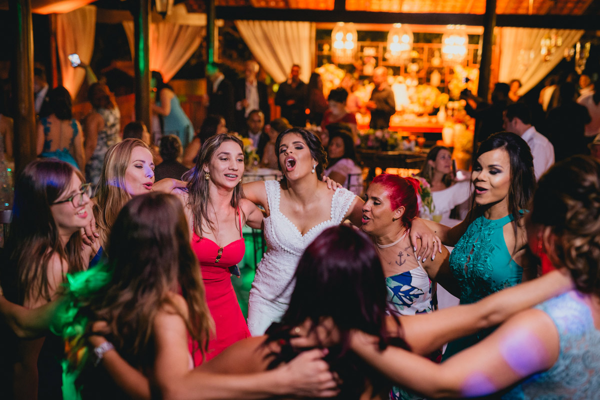 casamento-decoração-casamentoaoarlivre-casamentonocampo-sitiononalu-casamentoromantico-pordosol-noiva-bride-wedding-marcosemarifotografias