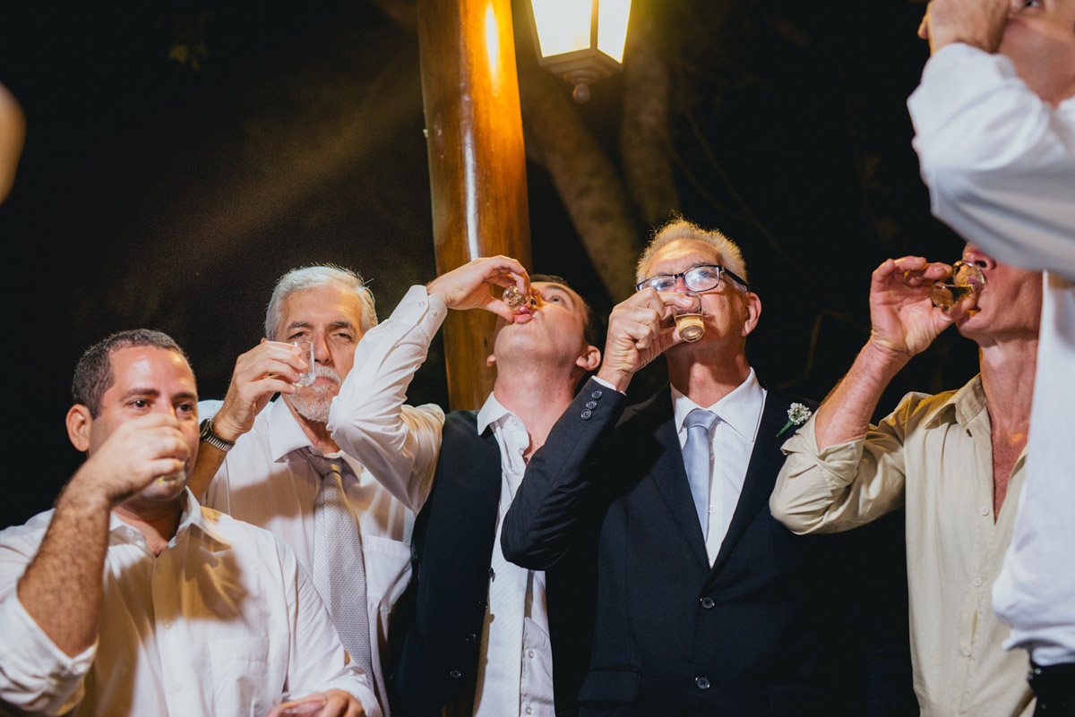 casamento-decoração-casamentoaoarlivre-casamentonocampo-sitiononalu-casamentoromantico-pordosol-noiva-bride-wedding-marcosemarifotografias