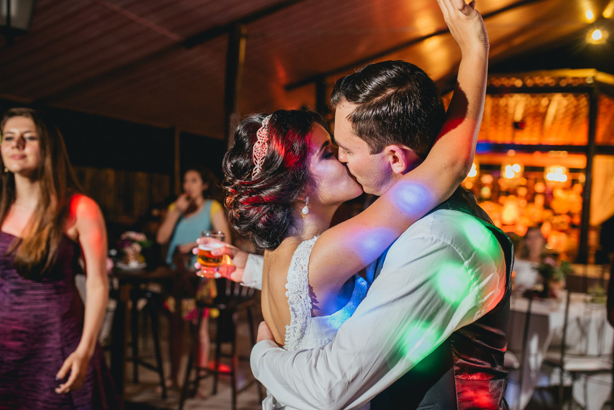 casamento-decoração-casamentoaoarlivre-casamentonocampo-sitiononalu-casamentoromantico-pordosol-noiva-bride-wedding-marcosemarifotografias