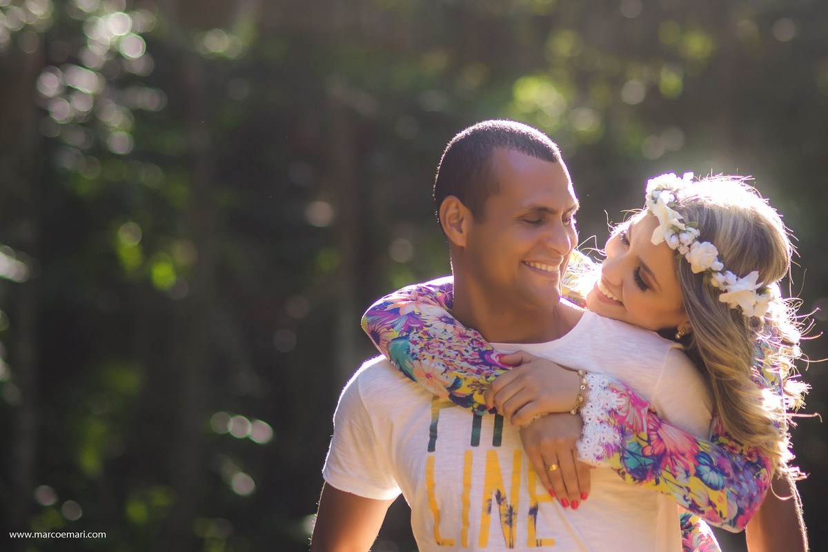 pre casamento, e session, save the date, flores, pedra azul, ensaio romantico, fotografo do espírito santo, fotografia de casamento,  campo de flores,