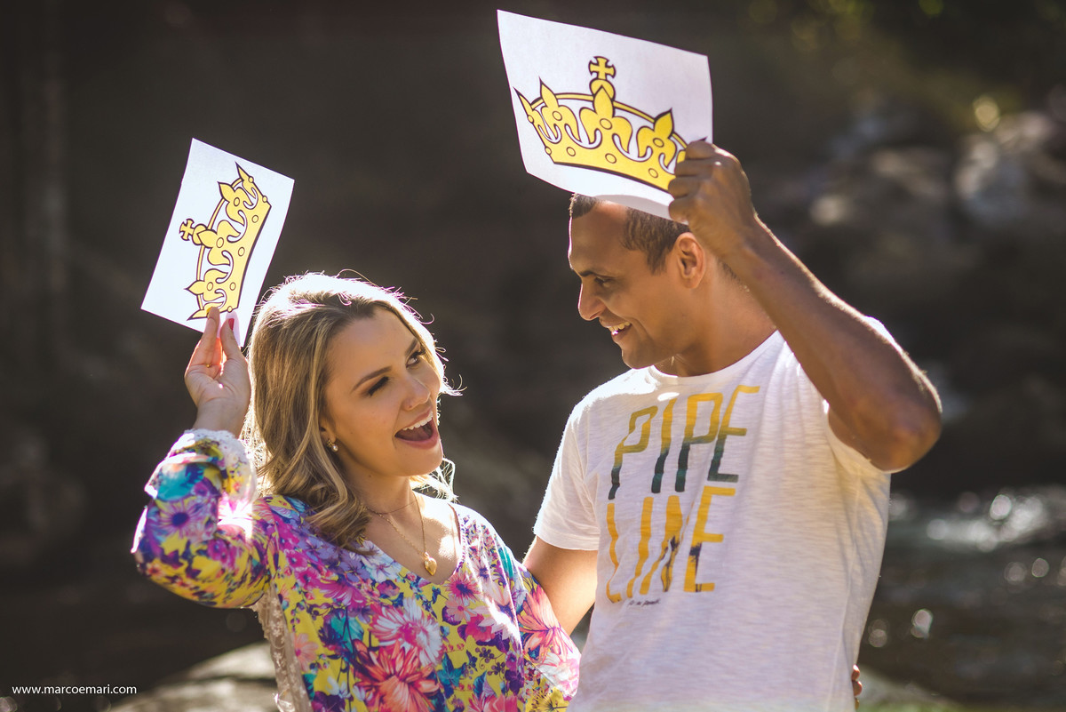 pre casamento, e session, save the date, flores, pedra azul, ensaio romantico, fotografo do espírito santo, fotografia de casamento,  campo de flores,