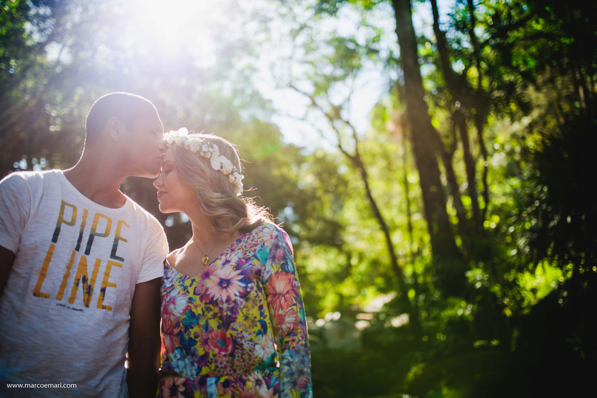 pre casamento, e session, save the date, flores, pedra azul, ensaio romantico, fotografo do espírito santo, fotografia de casamento,  campo de flores,