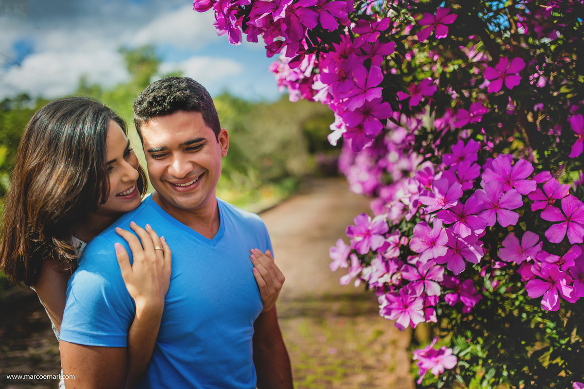 pre casamento, e session, save the date, flores, pedra azul, ensaio romantico, fotografo do espírito santo, fotografia de casamento,  campo de flores,