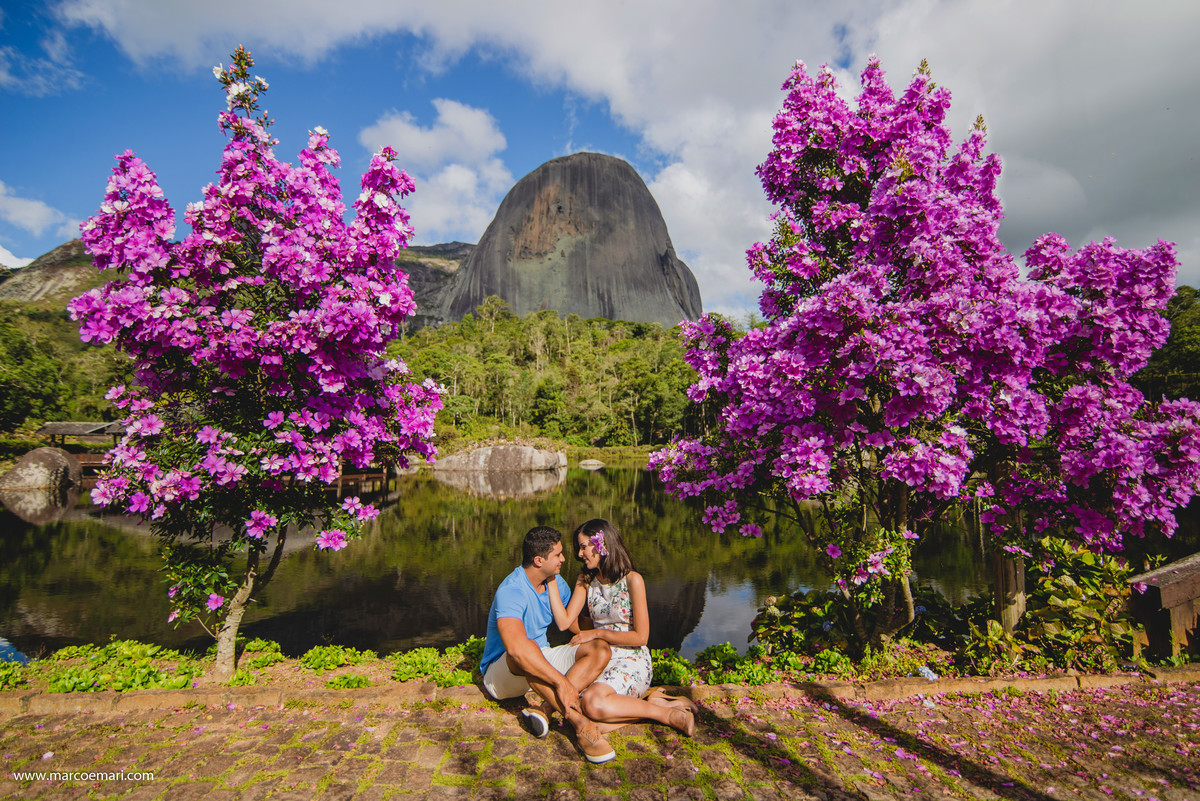 pre casamento, e session, save the date, flores, pedra azul, ensaio romantico, fotografo do espírito santo, fotografia de casamento,  campo de flores,