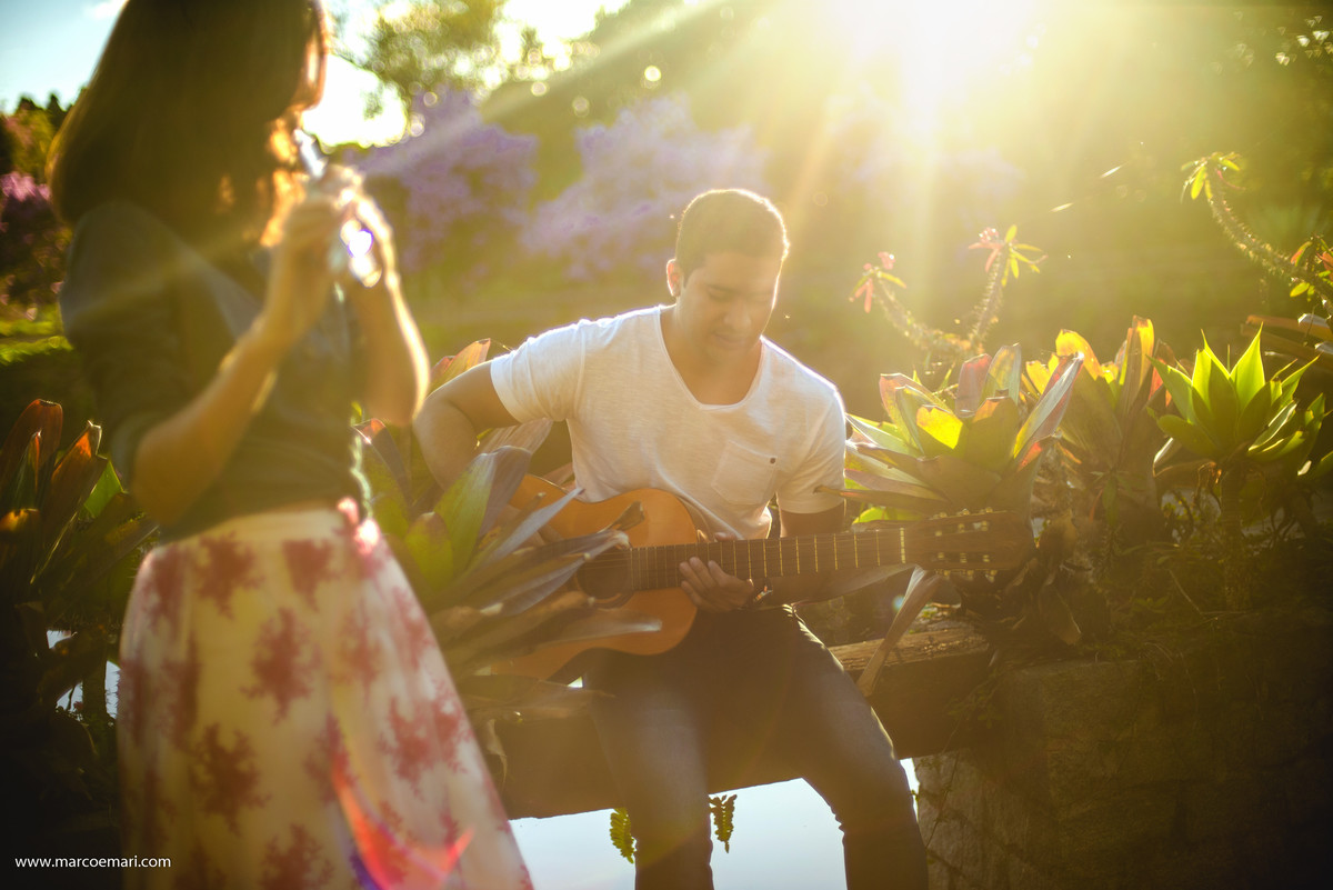 pre casamento, e session, save the date, flores, pedra azul, ensaio romantico, fotografo do espírito santo, fotografia de casamento,  campo de flores,