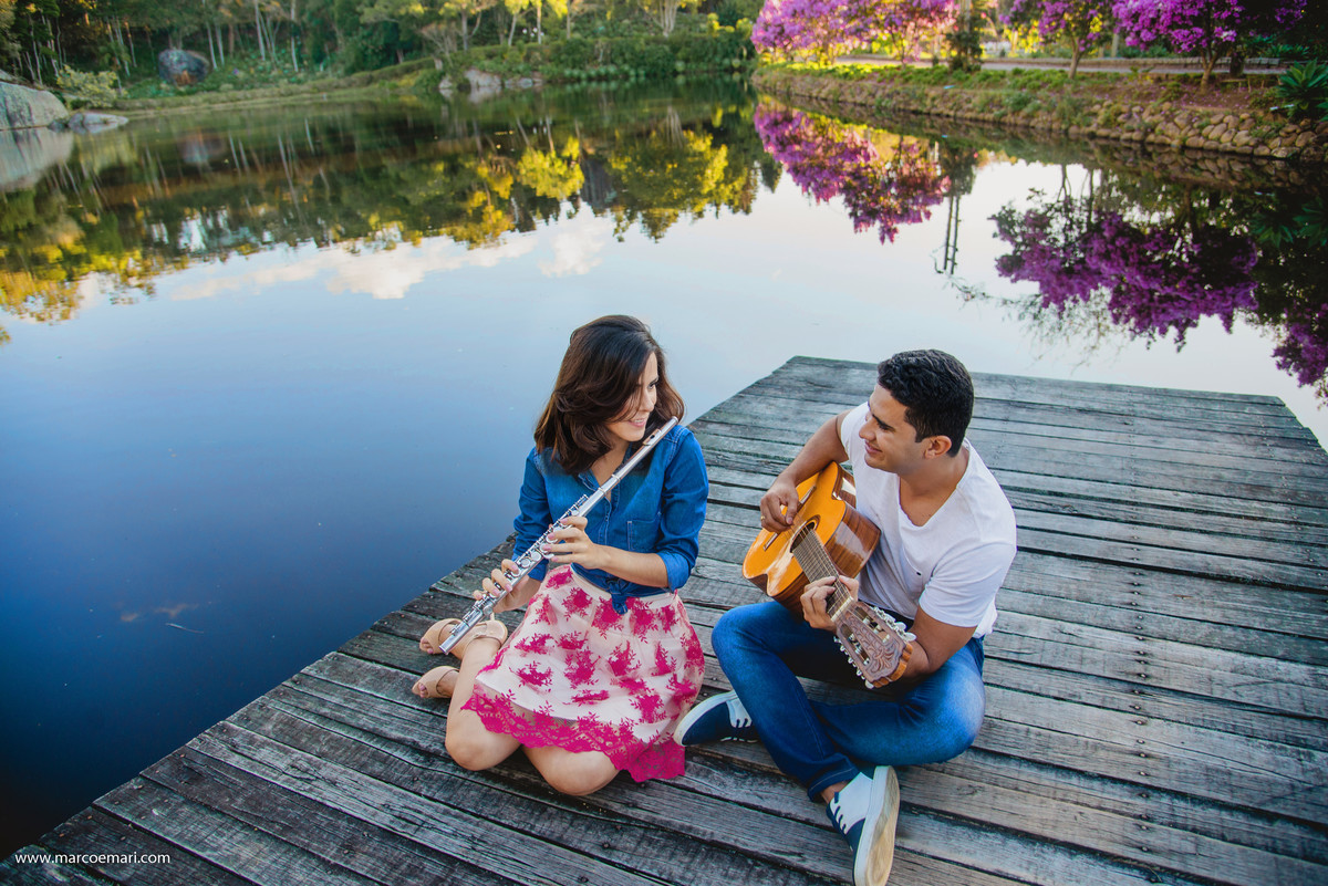 pre casamento, e session, save the date, flores, pedra azul, ensaio romantico, fotografo do espírito santo, fotografia de casamento,  campo de flores,