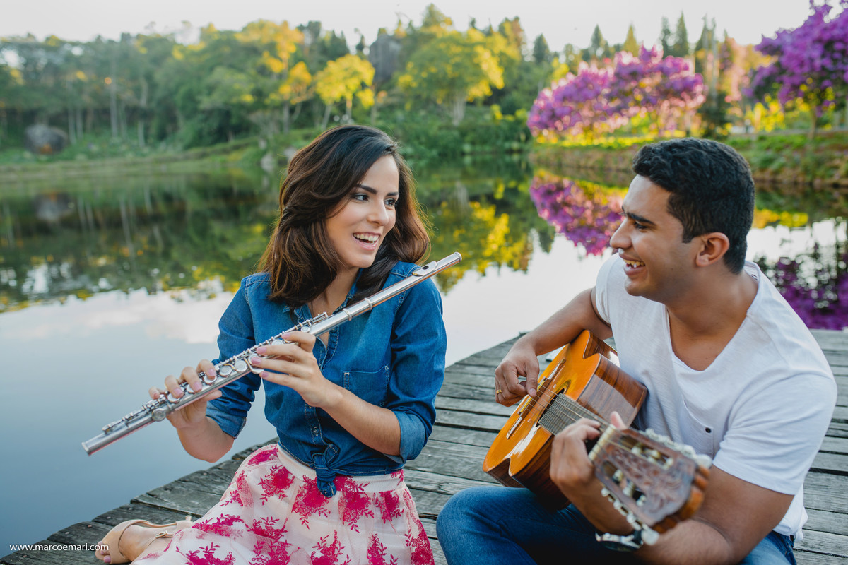 pre casamento, e session, save the date, flores, pedra azul, ensaio romantico, fotografo do espírito santo, fotografia de casamento,  campo de flores,