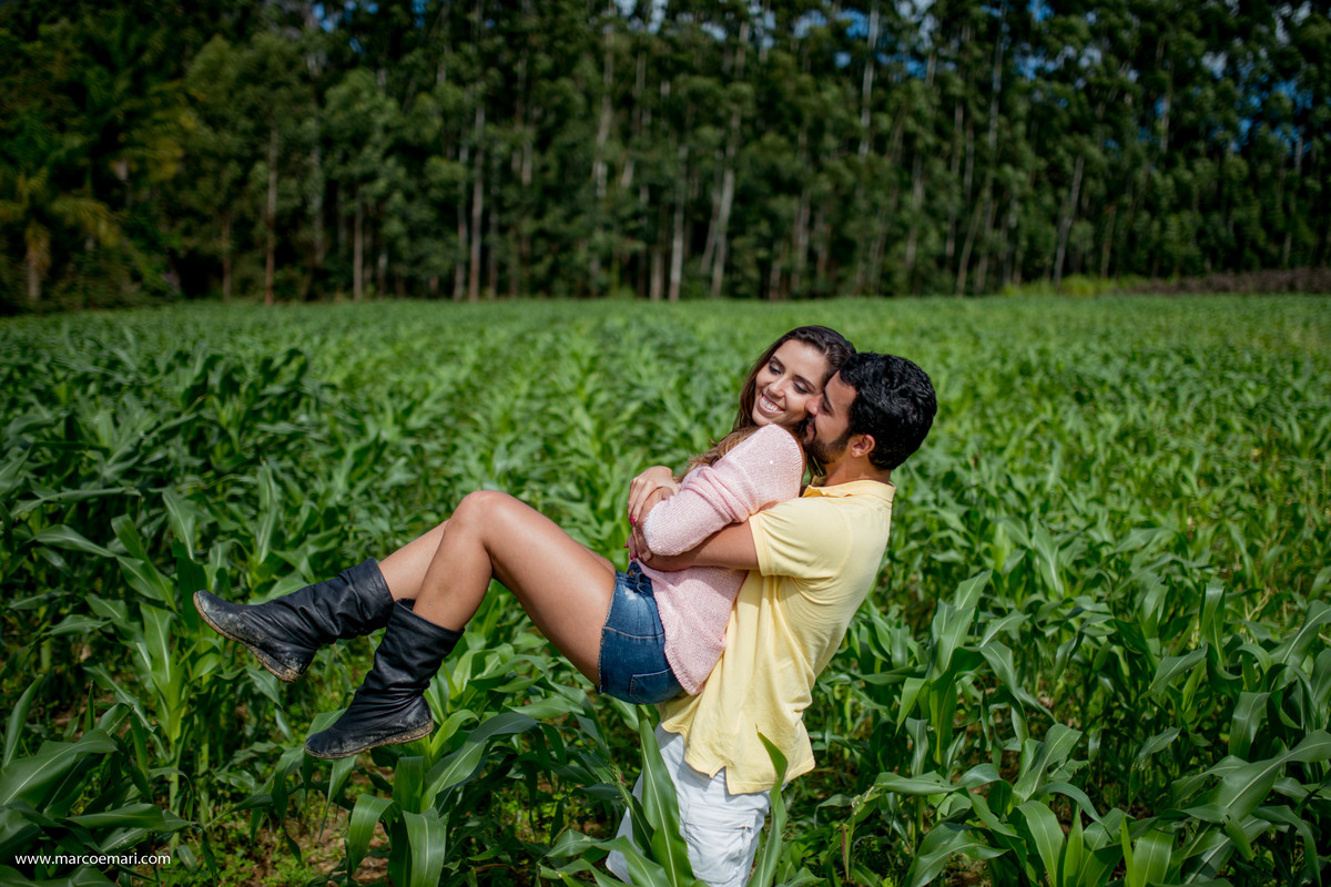 pre casamento, e session, save the date, pedra azul, ensaio romantico, fotografo do espírito santo, fotografia de casamento, folhas secas, outono, por do sol
