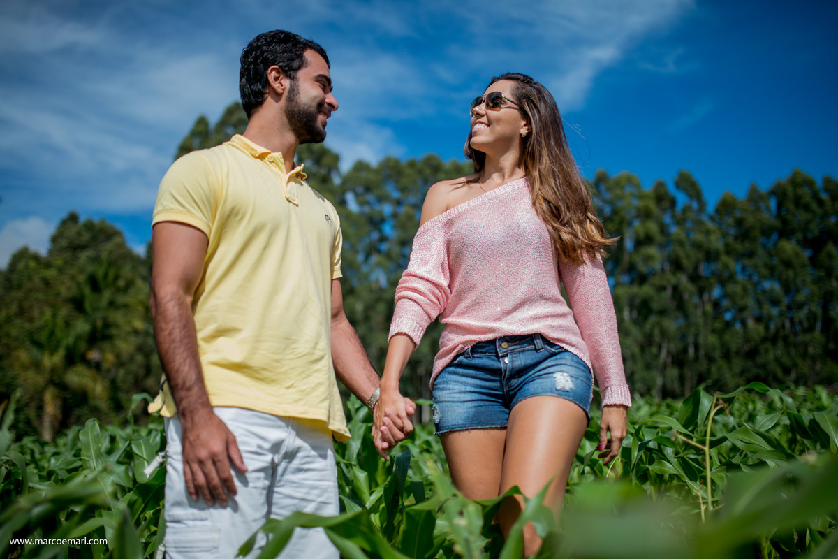 pre casamento, e session, save the date, pedra azul, ensaio romantico, fotografo do espírito santo, fotografia de casamento, folhas secas, outono, por do sol