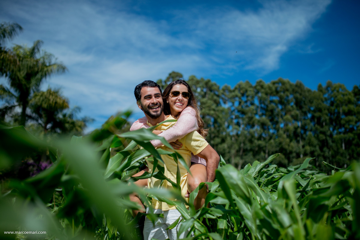 pre casamento, e session, save the date, pedra azul, ensaio romantico, fotografo do espírito santo, fotografia de casamento, folhas secas, outono, por do sol