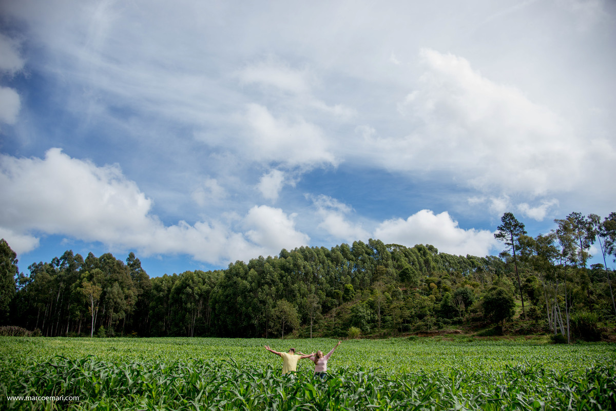pre casamento, e session, save the date, pedra azul, ensaio romantico, fotografo do espírito santo, fotografia de casamento, folhas secas, outono, por do sol