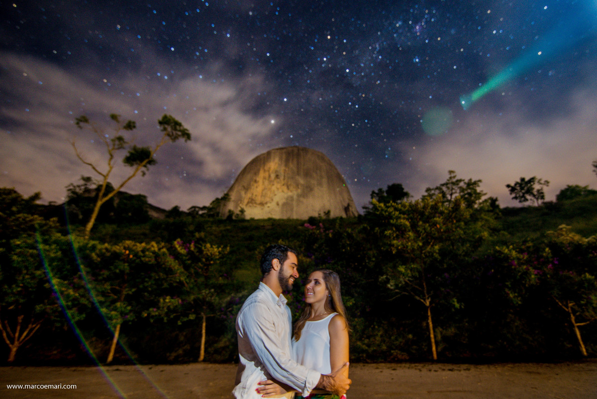 pre casamento, e session, save the date, pedra azul, ensaio romantico, fotografo do espírito santo, fotografia de casamento, folhas secas, outono, por do sol