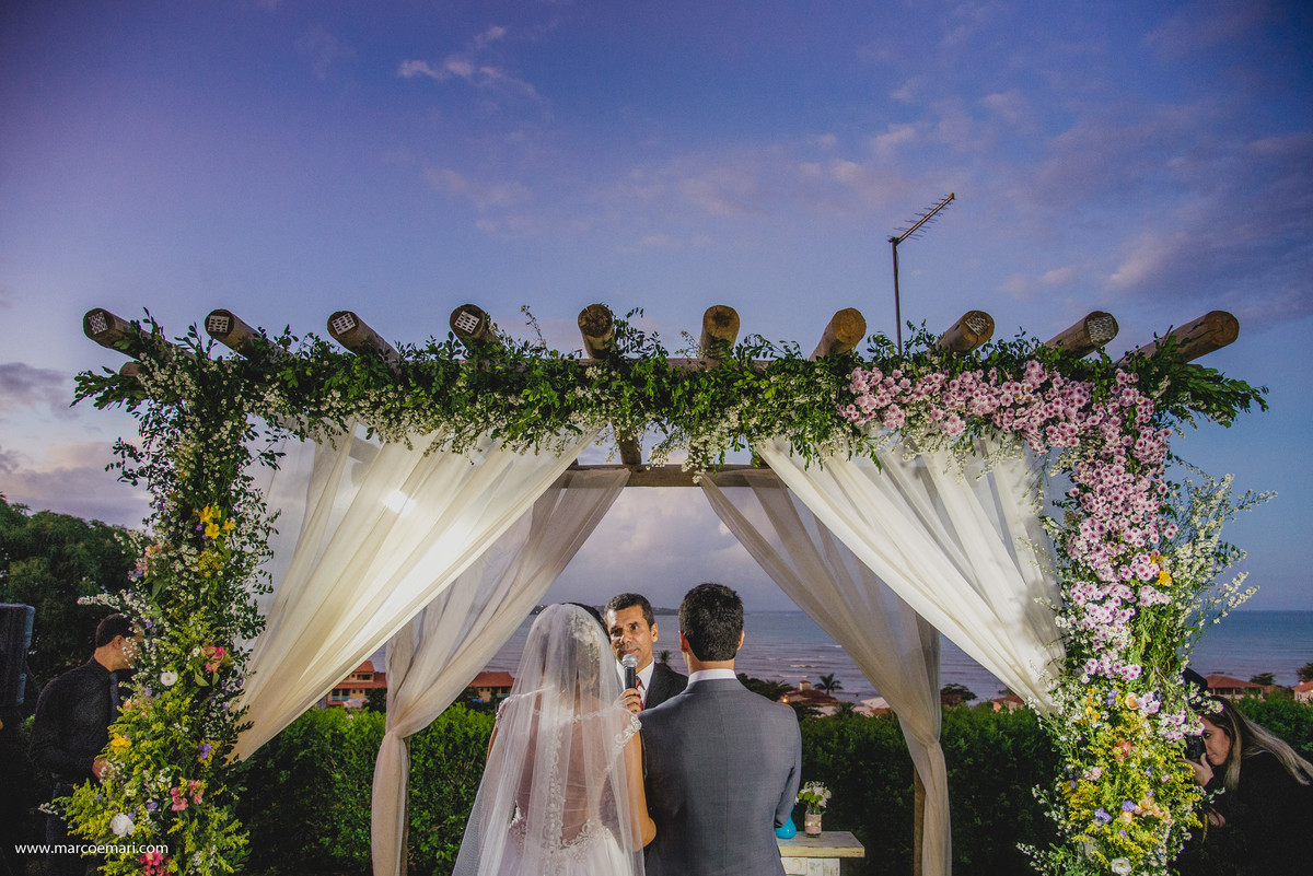 casamento, wedding, casamento ao ar livre, cerimonia no campo, ninho da roxinha, fotografia de casamento, fotografo de vitoria, arco de flores,  casamento vintage