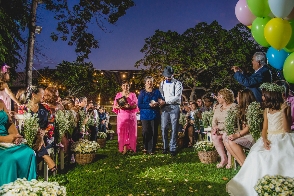 casamento, wedding, casamento ao ar livre, cerimonia no campo, ninho da roxinha, fotografia de casamento, fotografo de vitoria, arco de flores,  casamento vintage