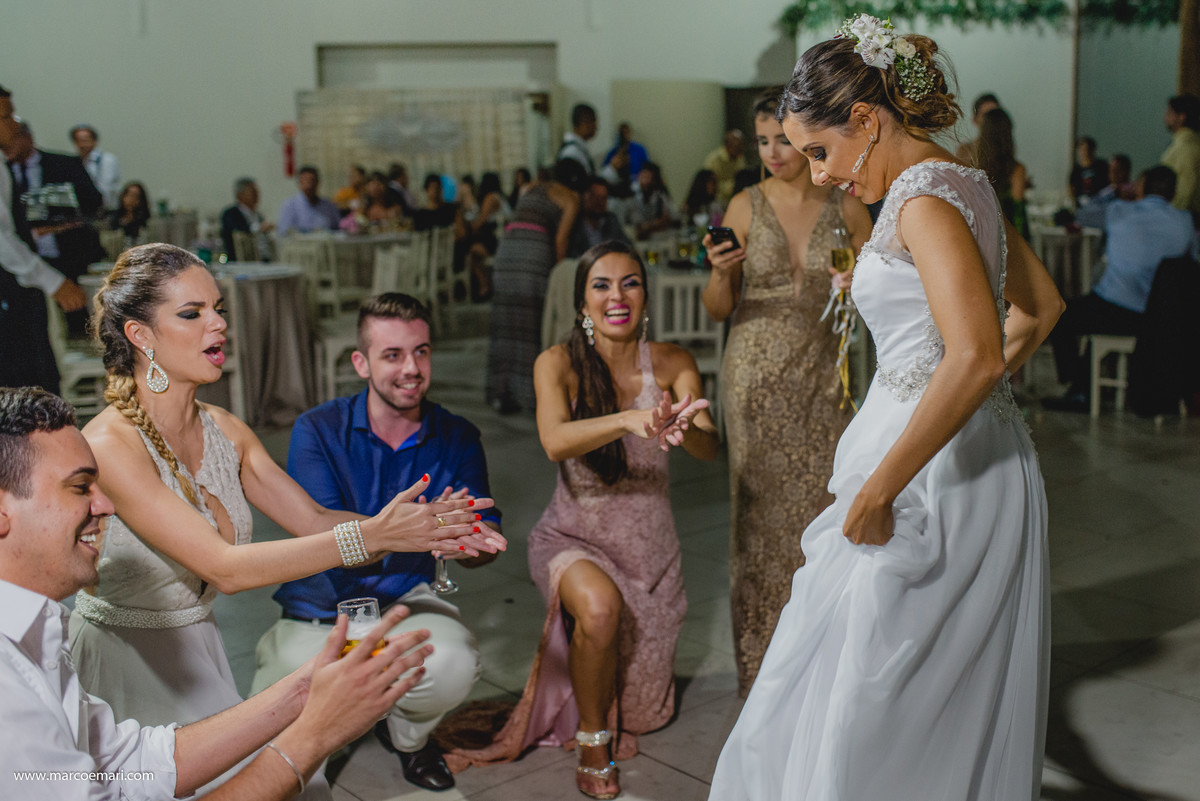 casamento, wedding, casamento ao ar livre, cerimonia no campo, ninho da roxinha, fotografia de casamento, fotografo de vitoria, arco de flores,  casamento vintage