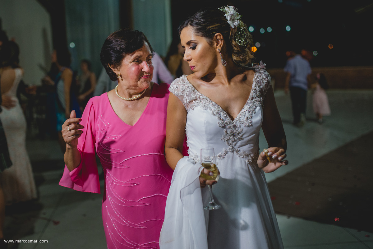 casamento, wedding, casamento ao ar livre, cerimonia no campo, ninho da roxinha, fotografia de casamento, fotografo de vitoria, arco de flores,  casamento vintage