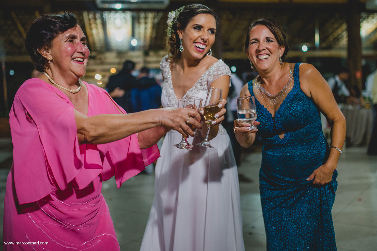 casamento, wedding, casamento ao ar livre, cerimonia no campo, ninho da roxinha, fotografia de casamento, fotografo de vitoria, arco de flores,  casamento vintage