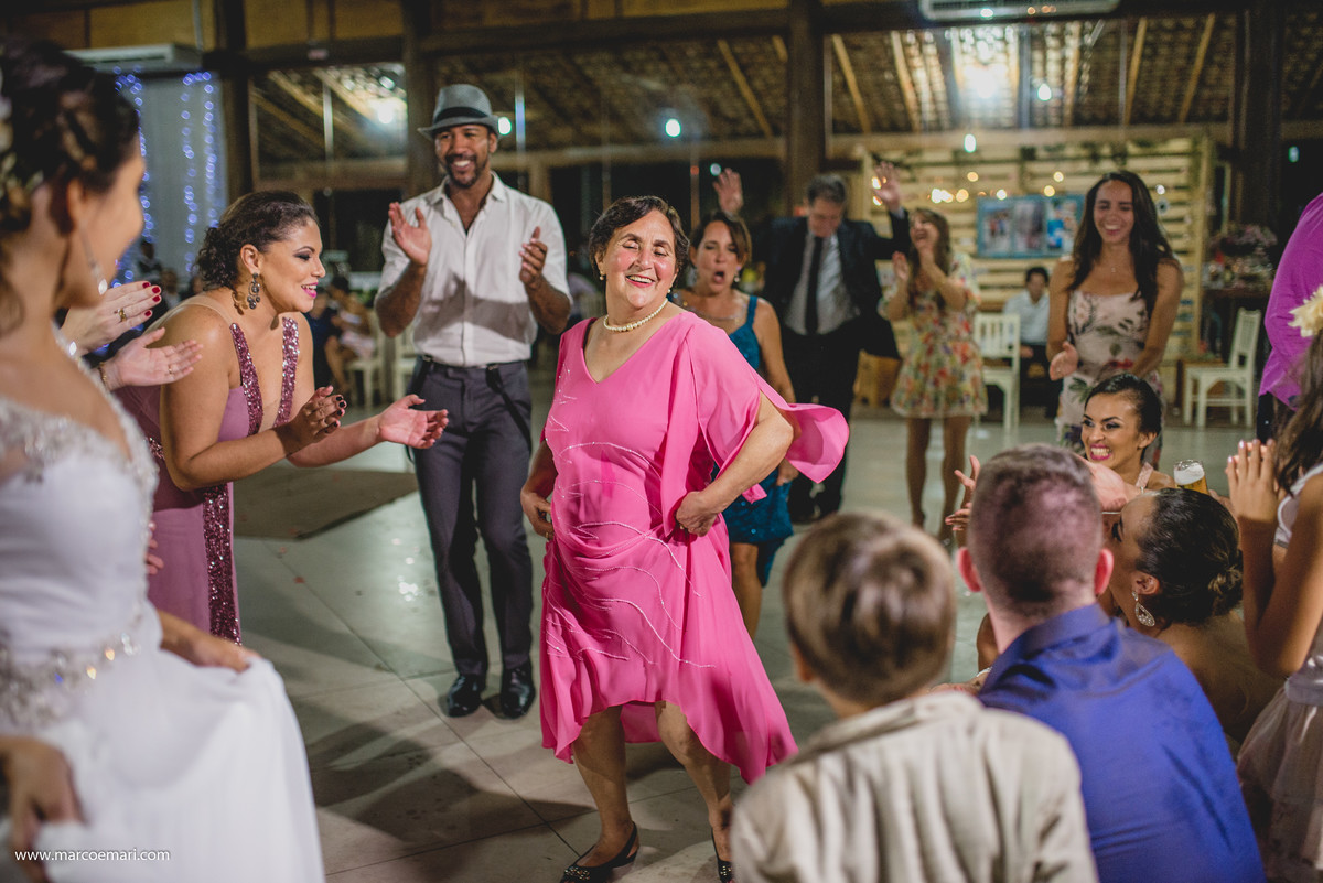 casamento, wedding, casamento ao ar livre, cerimonia no campo, ninho da roxinha, fotografia de casamento, fotografo de vitoria, arco de flores,  casamento vintage
