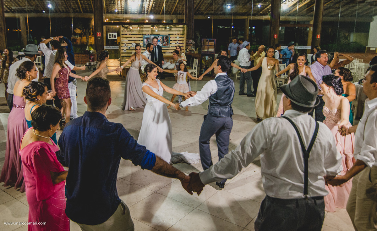 casamento, wedding, casamento ao ar livre, cerimonia no campo, ninho da roxinha, fotografia de casamento, fotografo de vitoria, arco de flores,  casamento vintage