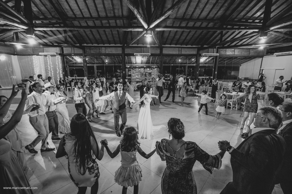 casamento, wedding, casamento ao ar livre, cerimonia no campo, ninho da roxinha, fotografia de casamento, fotografo de vitoria, arco de flores,  casamento vintage