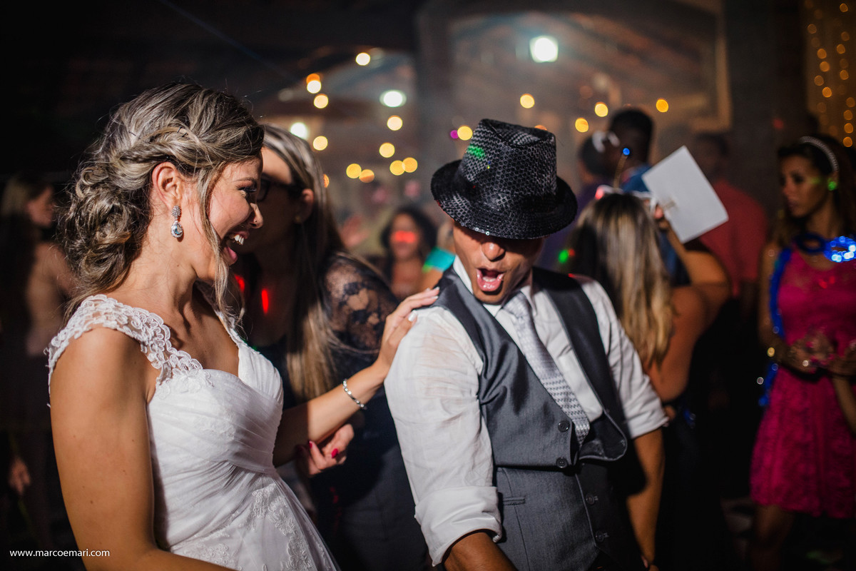 casamento, noiva, decoração vintage, casamento romântico, cerimônia romântica,  varal de lâmpadas